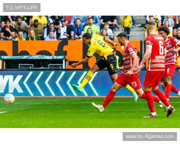 奥格斯堡卡德一击制胜，施洛特贝克染红离场