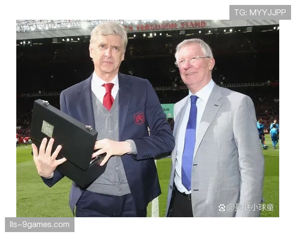 特写:看台上的弗格森与查尔顿爵士画像,见证曼联无缘欧冠的赛季 特写:看台上的弗格森与查尔顿爵士画像,见证曼联无缘欧冠的赛季